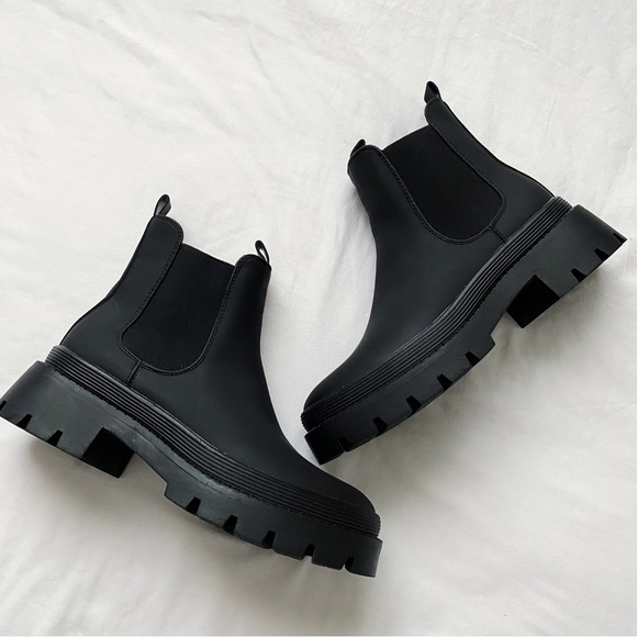 NWOT Lug Sole Chelsea Slip on Boots - Picture 3 of 13